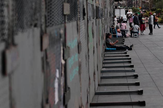 September 29, 2026, Mexico City, Cdmx, Mexico: Mexico City authorities have begun erecting metal barriers, by massive concrete blocks, to shield the Metropolitan Cathedral, government buildings, jewelry stores, and the National Palace. These measures aim to prevent damage and theft during the march commemorating the October 2, 1968, massacre of students by the Mexican army at the Plaza de las Tres Culturas in Tlatelolco. The protective operation seeks to safeguard businesses and buildings, as well as bystanders uninvolved in the protest; such individuals often fall victim to agitator groups that engage in graffiti and vandalism to stir up controversy and opposition against the legitimate mobilization led by the student movement. Mexico Cit - ZUMAp204 20260929_zip_p204_027 Copyright: xJosuexPerezx