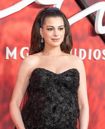 September 29, 2026, Bronx, New York, USA: Anne Hathaway wearing dress by Prabal Gurung attends premiere of Amazon MGM Studios Verity at AMC Lincoln Square in New York, NY on September 29, 2026. Bronx USA - ZUMAr339 20260929_znp_r339_028 Copyright: xLevxRadinx