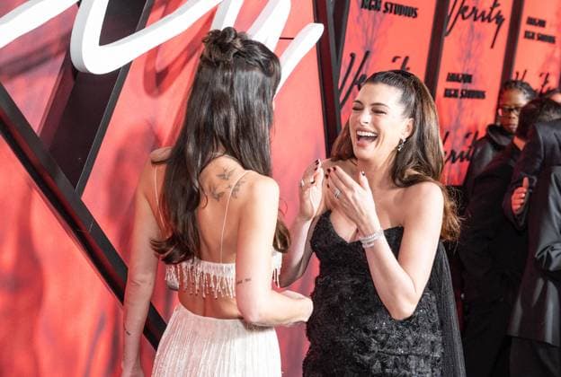 September 29, 2026, Bronx, New York, USA: Dakota Johnson and Anne Hathaway attend premiere of Amazon MGM Studios Verity at AMC Lincoln Square in New York, NY on September 29, 2026. Bronx USA - ZUMAr339 20260929_znp_r339_081 Copyright: xLevxRadinx