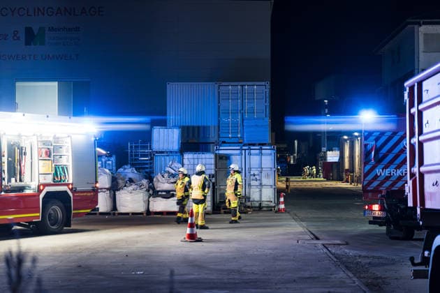 Battery Shredder in Flames; Smoke Reaches Rhineland-Palatinate; Millions in Damage On September 30, 2026, a shredder caught fire at a battery recycling plant in Ginsheim, Gustavsburg. The fire department responded with several fire com