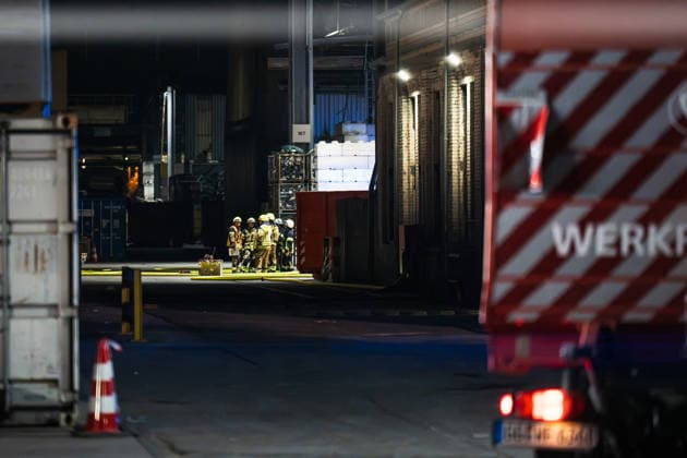 Battery Shredder in Flames; Smoke Reaches Rhineland-Palatinate; Millions in Damage On September 30, 2026, a shredder caught fire at a battery recycling plant in Ginsheim, Gustavsburg. The fire department responded with several fire com
