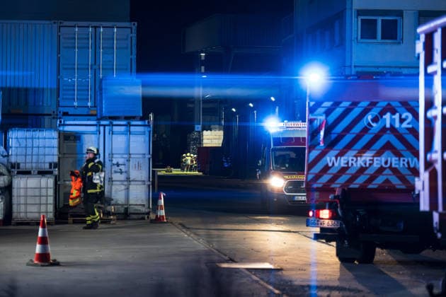 Battery Shredder in Flames; Smoke Reaches Rhineland-Palatinate; Millions in Damage On September 30, 2026, a shredder caught fire at a battery recycling plant in Ginsheim, Gustavsburg. The fire department responded with several fire com