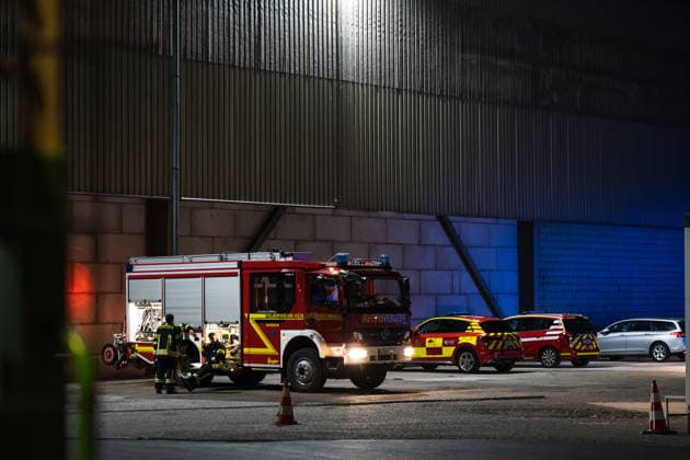 Battery Shredder in Flames; Smoke Reaches Rhineland-Palatinate; Millions in Damage On September 30, 2026, a shredder caught fire at a battery recycling plant in Ginsheim, Gustavsburg. The fire department responded with several fire com
