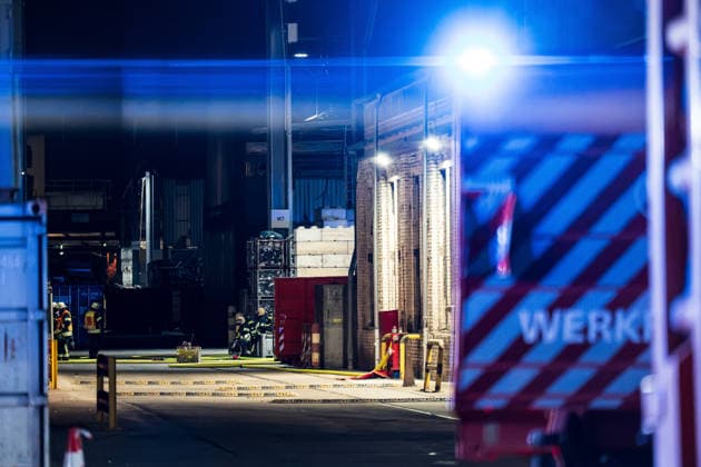 Battery Shredder in Flames; Smoke Reaches Rhineland-Palatinate; Millions in Damage On September 30, 2026, a shredder caught fire at a battery recycling plant in Ginsheim, Gustavsburg. The fire department responded with several fire com