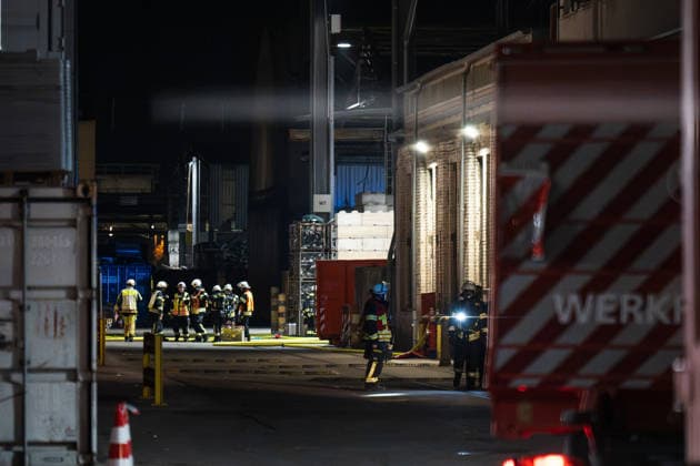 Battery Shredder in Flames; Smoke Reaches Rhineland-Palatinate; Millions in Damage On September 30, 2026, a shredder caught fire at a battery recycling plant in Ginsheim, Gustavsburg. The fire department responded with several fire com