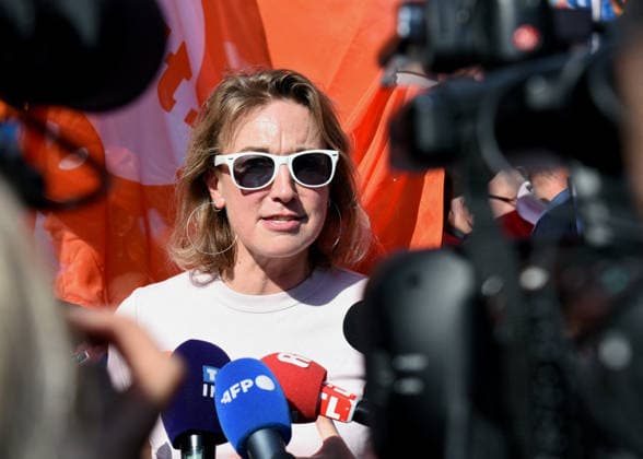 Marylise Leon At Public Service Demonstration For Working Conditions And Funding - Paris Marylise Leon (cfdt) at the demonstration of Public Service for working conditions and increased funding for public services and to support the high school blockades in Paris, France on September 29, 2026. Photo by Alain Apaydin ABACAPRESS.COM Paris France  Copyright: xApaydinxAlain ABACAx
