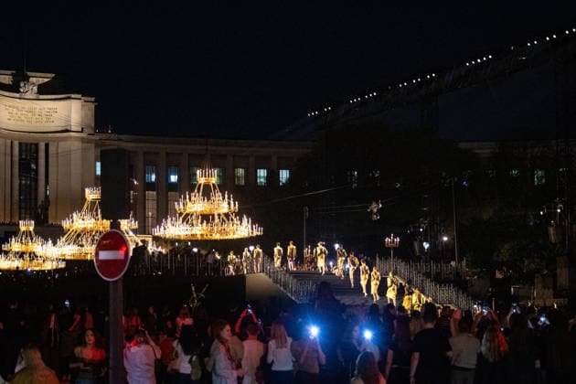 PFW - Saint Laurent Show Seen from Street Anonymous crowd amid traffic jam watching the YSL (Yves Saint Laurent) show as part of Paris Fashion Week, at Palais de Chaillot, facing Eiffel Tower, in Paris, France, on September 29, 2026. Photo by Ammar Abd Rabbo ABACAPRESS.COM Paris France  Copyright: xAbdxRabboxAmmar ABACAx