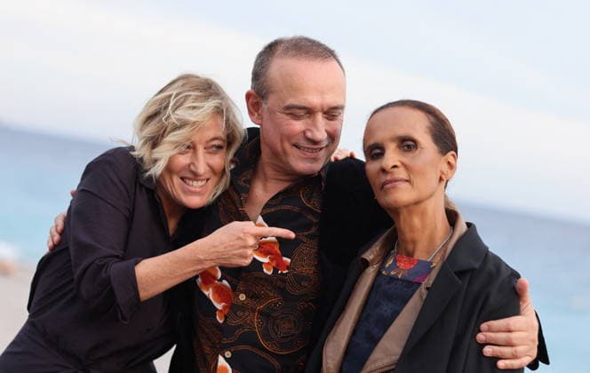 Valeria Bruni Tedeschi, Vincent Perez and his wife Karine Silla at the photocall for the film *Un jeu dangereux* during the 8th edition of the Cinéroman Festival in Nice on September 29, 2026. Jacovides Bebert, Bestimage. Photocall for the film *Un jeu dangereux* at the 8th edition of the Cinéroman Festival in Nice on September 29, 2026, Nice, France  Copyright: xDominiquexJacovidesx-xBrunoxBebertx xBestimagexDominiquexJacovidesx-xBrunoxBebertx xBestimagex