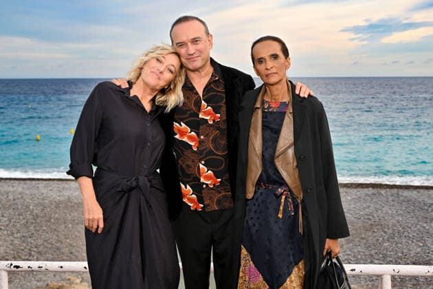 Valeria Bruni Tedeschi, Vincent Perez and his wife Karine Silla at the photocall for the film *Un jeu dangereux* during the 8th edition of the Cinéroman Festival in Nice on September 29, 2026. Jacovides Bebert, Bestimage. Photocall for the film *Un jeu dangereux* at the 8th edition of the Cinéroman Festival in Nice on September 29, 2026, Nice, France  Copyright: xDominiquexJacovidesx-xBrunoxBebertx xBestimagexDominiquexJacovidesx-xBrunoxBebertx xBestimagex