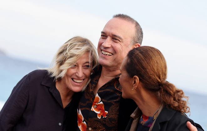 Valeria Bruni Tedeschi, Vincent Perez and his wife Karine Silla at the photocall for the film *Un jeu dangereux* during the 8th edition of the Cinéroman Festival in Nice on September 29, 2026 Jacovides Bebert Bestimage Photocall for the film *Un jeu dangereux* at the 8th edition of the Cinéroman Festival in Nice on September 29, 2026, Nice, France  Copyright: xDominiquexJacovidesx-xBrunoxBebertx xBestimagexDominiquexJacovidesx-xBrunoxBebertx xBestimagex