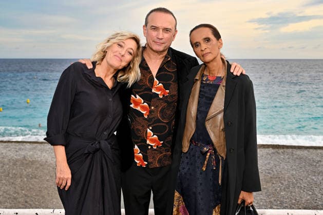 Valeria Bruni Tedeschi, Vincent Perez and his wife Karine Silla at the photocall for the film *Un jeu dangereux* during the 8th edition of the Cinéroman Festival in Nice on September 29, 2026. Jacovides Bebert, Bestimage. Photocall for the film *Un jeu dangereux* at the 8th edition of the Cinéroman Festival in Nice on September 29, 2026, Nice, France  Copyright: xDominiquexJacovidesx-xBrunoxBebertx xBestimagexDominiquexJacovidesx-xBrunoxBebertx xBestimagex