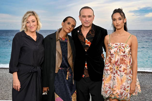 Valeria Bruni Tedeschi, Vincent Perez with his wife Karine Silla and their daughter Tess. Photocall for the film *Un jeu dangereux* at the 8th edition of the Cinéroman Festival in Nice on September 29, 2026, Nice, France  Copyright: xDominiquexJacovidesx-xBrunoxBebertx xBestimagexDominiquexJacovidesx-xBrunoxBebertx xBestimagex