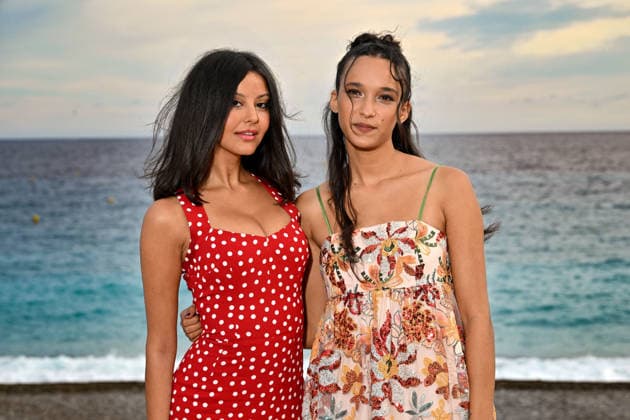 Zahia Dehar and Tess Perez at the photocall for the film *Un jeu dangereux* during the 8th edition of the Cinéroman Festival in Nice on September 29, 2026. Jacovides Bebert, Bestimage. Photocall for the film *Un jeu dangereux* at the 8th edition of the Cinéroman Festival in Nice on September 29, 2026, Nice, France  Copyright: xDominiquexJacovidesx-xBrunoxBebertx xBestimagexDominiquexJacovidesx-xBrunoxBebertx xBestimagex
