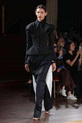 PFW - Torisheju Runway A model walks the runway during the Torisheju Womenswear Spring Summer 2027 show at Musée de l armée as part of Paris Fashion Week on September 29, 2026 in Paris, France. Photo by Alain-Gil Gonzalez ABACAPRESS..COM Paris France  Copyright: xGonzalezxAlain-Gil ABACAx