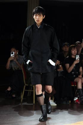 PFW - Torisheju Runway A model walks the runway during the Torisheju Womenswear Spring Summer 2027 show at Musée de l armée as part of Paris Fashion Week on September 29, 2026 in Paris, France. Photo by Alain-Gil Gonzalez ABACAPRESS..COM Paris France  Copyright: xGonzalezxAlain-Gil ABACAx