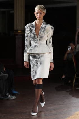 PFW - Torisheju Runway A model walks the runway during the Torisheju Womenswear Spring Summer 2027 show at Musée de l armée as part of Paris Fashion Week on September 29, 2026 in Paris, France. Photo by Alain-Gil Gonzalez ABACAPRESS..COM Paris France  Copyright: xGonzalezxAlain-Gil ABACAx