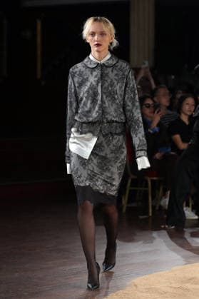 PFW - Torisheju Runway A model walks the runway during the Torisheju Womenswear Spring Summer 2027 show at Musée de l armée as part of Paris Fashion Week on September 29, 2026 in Paris, France. Photo by Alain-Gil Gonzalez ABACAPRESS..COM Paris France  Copyright: xGonzalezxAlain-Gil ABACAx