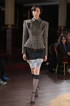 PFW - Torisheju Runway A model walks the runway during the Torisheju Womenswear Spring Summer 2027 show at Musée de l armée as part of Paris Fashion Week on September 29, 2026 in Paris, France. Photo by Alain-Gil Gonzalez ABACAPRESS..COM Paris France  Copyright: xGonzalezxAlain-Gil ABACAx