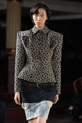 PFW - Torisheju Runway A model walks the runway during the Torisheju Womenswear Spring Summer 2027 show at Musée de l armée as part of Paris Fashion Week on September 29, 2026 in Paris, France. Photo by Alain-Gil Gonzalez ABACAPRESS..COM Paris France  Copyright: xGonzalezxAlain-Gil ABACAx