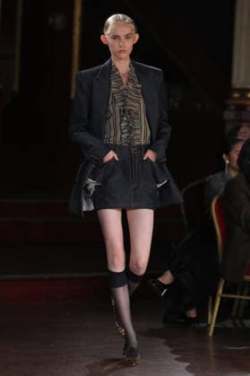 PFW - Torisheju Runway A model walks the runway during the Torisheju Womenswear Spring Summer 2027 show at Musée de l armée as part of Paris Fashion Week on September 29, 2026 in Paris, France. Photo by Alain-Gil Gonzalez ABACAPRESS..COM Paris France  Copyright: xGonzalezxAlain-Gil ABACAx