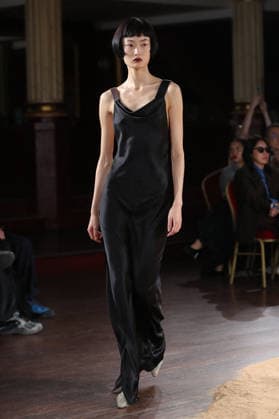 PFW - Torisheju Runway A model walks the runway during the Torisheju Womenswear Spring Summer 2027 show at Musée de l armée as part of Paris Fashion Week on September 29, 2026 in Paris, France. Photo by Alain-Gil Gonzalez ABACAPRESS..COM Paris France  Copyright: xGonzalezxAlain-Gil ABACAx