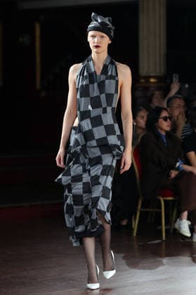 PFW - Torisheju Runway A model walks the runway during the Torisheju Womenswear Spring Summer 2027 show at Musée de l armée as part of Paris Fashion Week on September 29, 2026 in Paris, France. Photo by Alain-Gil Gonzalez ABACAPRESS..COM Paris France  Copyright: xGonzalezxAlain-Gil ABACAx