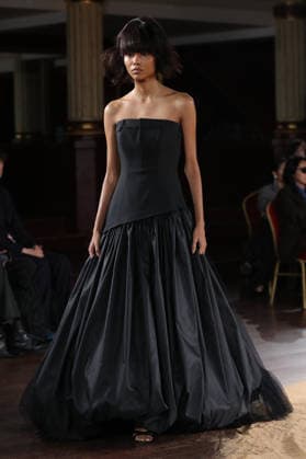 PFW - Torisheju Runway A model walks the runway during the Torisheju Womenswear Spring Summer 2027 show at Musée de l armée as part of Paris Fashion Week on September 29, 2026 in Paris, France. Photo by Alain-Gil Gonzalez ABACAPRESS..COM Paris France  Copyright: xGonzalezxAlain-Gil ABACAx