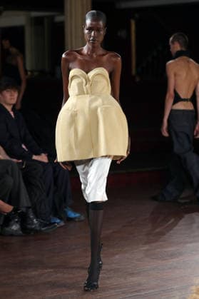 PFW - Torisheju Runway A model walks the runway during the Torisheju Womenswear Spring Summer 2027 show at Musée de l armée as part of Paris Fashion Week on September 29, 2026 in Paris, France. Photo by Alain-Gil Gonzalez ABACAPRESS..COM Paris France  Copyright: xGonzalezxAlain-Gil ABACAx