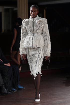 PFW - Torisheju Runway A model walks the runway during the Torisheju Womenswear Spring Summer 2027 show at Musée de l armée as part of Paris Fashion Week on September 29, 2026 in Paris, France. Photo by Alain-Gil Gonzalez ABACAPRESS..COM Paris France  Copyright: xGonzalezxAlain-Gil ABACAx
