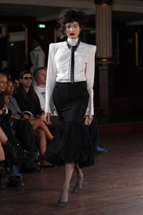 PFW - Torisheju Runway A model walks the runway during the Torisheju Womenswear Spring Summer 2027 show at Musée de l armée as part of Paris Fashion Week on September 29, 2026 in Paris, France. Photo by Alain-Gil Gonzalez ABACAPRESS..COM Paris France  Copyright: xGonzalezxAlain-Gil ABACAx