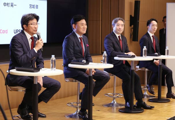 September 30, 2026, Tokyo, Japan - (L-R) Mizuho Financial Group president Masahiro Kihara, Rakuten Group president Hiroshi Mikitani, Rakuten Card president Koichi Nakamura and Upsider president Toru Miyagi announce Rakuten will issue the corporate credit card Rakuten Business Card Platinum on October 1 at a press conference in Tokyo on Wednesday, September 30, 2026. The new credit card is co-developed by Rakuten Card and Mizuho Financial Group s Upsider and credit limit is up to 1 billion yen while annual fee is free. (photo by Yoshio Tsunoda AFLO)  aflo_352093925
