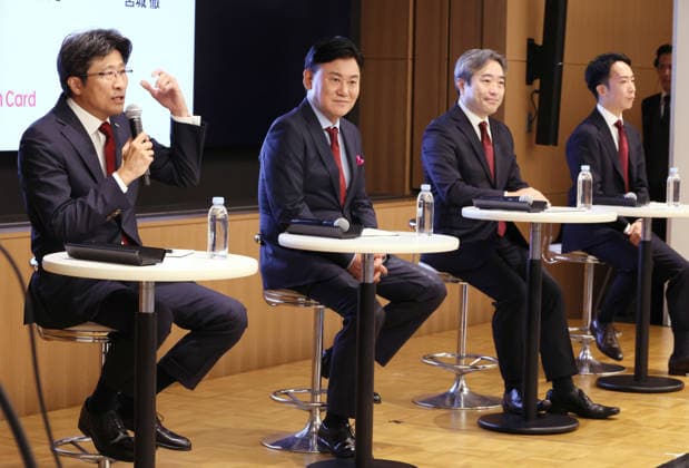 September 30, 2026, Tokyo, Japan - (L-R) Mizuho Financial Group president Masahiro Kihara, Rakuten Group president Hiroshi Mikitani, Rakuten Card president Koichi Nakamura and Upsider president Toru Miyagi announce Rakuten will issue the corporate credit card Rakuten Business Card Platinum on October 1 at a press conference in Tokyo on Wednesday, September 30, 2026. The new credit card is co-developed by Rakuten Card and Mizuho Financial Group s Upsider and credit limit is up to 1 billion yen while annual fee is free. (photo by Yoshio Tsunoda AFLO)  aflo_352093926