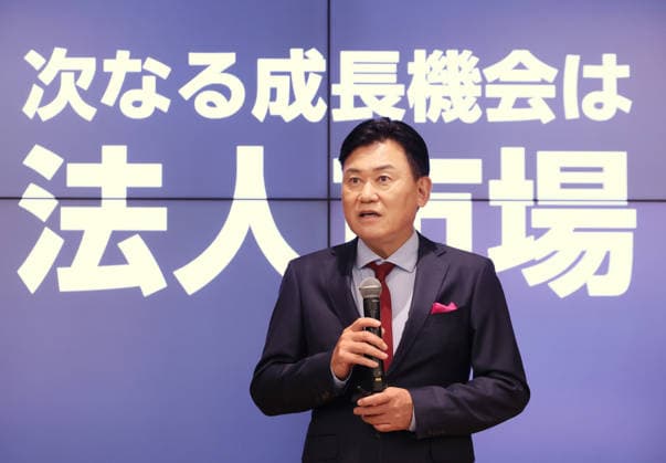 September 30, 2026, Tokyo, Japan - Japan s e-commerce giant Rakuten Group president Hiroshi Mikitani announces Rakuten will issue the corporate credit card Rakuten Business Card Platinum on October 1 at a press conference in Tokyo on Wednesday, September 30, 2026. The new credit card is co-developed by Rakuten Card and Mizuho Financial Group s Upsider and credit limit is up to 1 billion yen while annual fee is free. (photo by Yoshio Tsunoda AFLO)  aflo_352093962