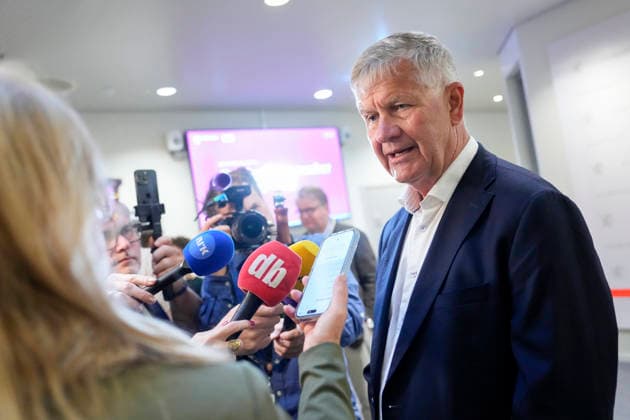 Epstein Hearing Begins in the Storting, Oslo, September 30, 2026. Erik Solheim is present at an open hearing of the Storting’s Control and Constitution Committee regarding practices at the Ministry of Foreign Affairs and Jeffrey Epstein’s network in Norway. Photo: Heiko Junge, NTB, Oslo, Norway OezOJiPJ75U EDITORIAL USE ONLY Ref BNC POLOezOJiPJ75U jpg  Copyright: xHeikoxJungex xNTBx