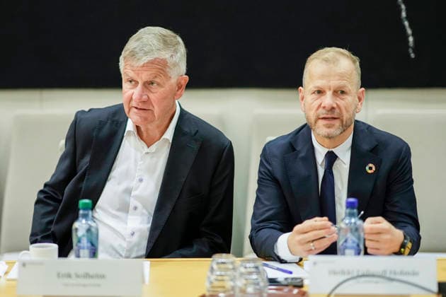 Anen horing om Jeffrey Epsteins nettverk i Norge Oslo 20260930. Erik Solheim er til stede i en apen horing i Stortingets kontroll- og konstitusjonskomitÃ om praksisen i Utenriksdepartementet og Jeffrey Epsteins nettverk i Norge. Til sammen to navaerende og ni tidligere statsrader er innkalt Disse er dagens utenriksminister Espen Barth Eide (Ap), og hans forgjengere Jonas Gahr Store (Ap), Borge Brende (H), Ine Eriksen Soreide (H) og Anniken Huitfeldt (Ap), samt utviklingsminister Asmund Aukrust (Ap) og hans forgjengere Anne Beathe Tvinnereim (Sp), Dag-Inge Ulstein (KrF), Nikolai Astrup (H), Heikki Eidsvoll Holmas (SV) og Erik Solheim (SV). Foto: Cornelius Poppe NTB Oslo Norge 5gnXrvbfelw EDITORIAL USE ONLY Ref:_BNC_POL5gnXrvbf  Copyright: xCorneliusxPoppex xNTBx