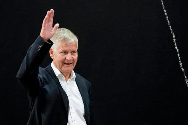 Apen horing om Jeffrey Epsteins nettverk i Norge Oslo 20260930. Erik Solheim er til stede i en apen horing i Stortingets kontroll- og konstitusjonskomitÃ om praksisen i Utenriksdepartementet og Jeffrey Epsteins nettverk i Norge. Til sammen to navaerende og ni tidligere statsrader er innkalt Disse er dagens utenriksminister Espen Barth Eide (Ap), og hans forgjengere Jonas Gahr Store (Ap), Borge Brende (H), Ine Eriksen Soreide (H) og Anniken Huitfeldt (Ap), samt utviklingsminister Asmund Aukrust (Ap) og hans forgjengere Anne Beathe Tvinnereim (Sp), Dag-Inge Ulstein (KrF), Nikolai Astrup (H), Heikki Eidsvoll Holmas (SV) og Erik Solheim (SV). Foto: Cornelius Poppe NTB Oslo Norge PDO3qguIhss EDITORIAL USE ONLY Ref:_BNC_POLPDO3qguI  Copyright: xCorneliusxPoppex xNTBx
