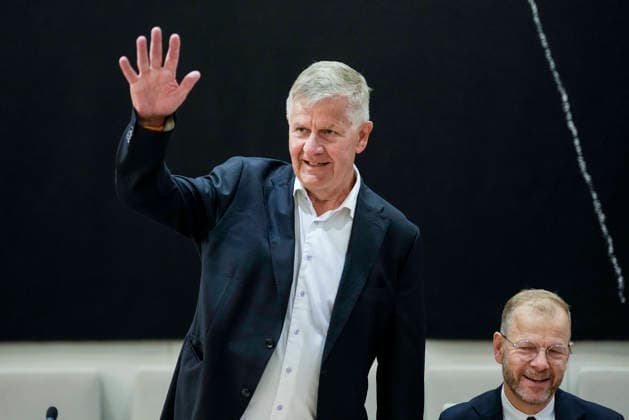 Apen horing om Jeffrey Epsteins nettverk i Norge Oslo 20260930. Erik Solheim er til stede i en apen horing i Stortingets kontroll- og konstitusjonskomitÃ om praksisen i Utenriksdepartementet og Jeffrey Epsteins nettverk i Norge. Til sammen to navaerende og ni tidligere statsrader er innkalt Disse er dagens utenriksminister Espen Barth Eide (Ap), og hans forgjengere Jonas Gahr Store (Ap), Borge Brende (H), Ine Eriksen Soreide (H) og Anniken Huitfeldt (Ap), samt utviklingsminister Asmund Aukrust (Ap) og hans forgjengere Anne Beathe Tvinnereim (Sp), Dag-Inge Ulstein (KrF), Nikolai Astrup (H), Heikki Eidsvoll Holmas (SV) og Erik Solheim (SV). Foto: Cornelius Poppe NTB Oslo Norge ytitBahov18 EDITORIAL USE ONLY Ref:_BNC_POLytitBaho  Copyright: xCorneliusxPoppex xNTBx