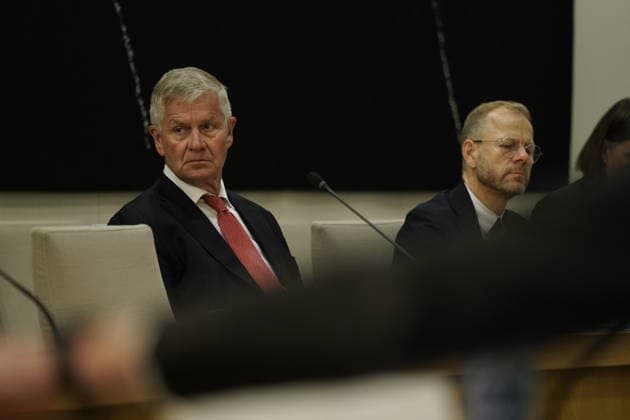 Apen horing om Jeffrey Epsteins nettverk i Norge Oslo 20260930. Erik Solheim er til stede i en apen horing i Stortingets kontroll- og konstitusjonskomitÃ om praksisen i Utenriksdepartementet og Jeffrey Epsteins nettverk i Norge. Til sammen to navaerende og ni tidligere statsrader er innkalt Disse er dagens utenriksminister Espen Barth Eide (Ap), og hans forgjengere Jonas Gahr Store (Ap), Borge Brende (H), Ine Eriksen Soreide (H) og Anniken Huitfeldt (Ap), samt utviklingsminister Asmund Aukrust (Ap) og hans forgjengere Anne Beathe Tvinnereim (Sp), Dag-Inge Ulstein (KrF), Nikolai Astrup (H), Heikki Eidsvoll Holmas (SV) og Erik Solheim (SV). Foto: Cornelius Poppe NTB Oslo Norge SLS1smv6gwk EDITORIAL USE ONLY Ref:_BNC_POLSLS1smv6  Copyright: xCorneliusxPoppex xNTBx