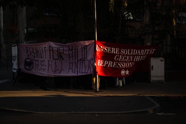 September 30, 2026, Budapest, Budapest, Hungary: Support demonstration for the release of German antifa activist MAJA T. in front of the Budapest-Capital Regional Court of Appeal on 30 September, 2026 Budapest Hungary - ZUMAa256 20260930_zip_a256_006 Copyright: xDanielxAlfoldix