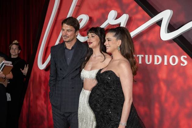 Amazon MGM Studios Verity New York Premiere, New York, NY, USA - 29 Sep (L-R) Josh Hartnett, Dakota Johnson and Anne Hathaway attend Celebrities attend Amazon MGM Studios Verity New York Premiere at AMC Lincoln Square 13 on September 29, 2026 in New York City. New York United States Copyright: xRonxAdarx xSOPAxImagesx Ron-Adar-1455065