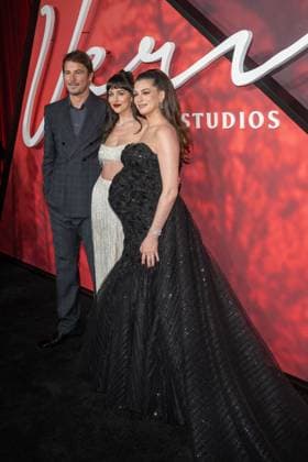 Amazon MGM Studios Verity New York Premiere, New York, NY, USA - 29 Sep (L-R) Josh Hartnett, Dakota Johnson and Anne Hathaway attend Celebrities attend Amazon MGM Studios Verity New York Premiere at AMC Lincoln Square 13 on September 29, 2026 in New York City. New York United States Copyright: xRonxAdarx xSOPAxImagesx Ron-Adar-1455066