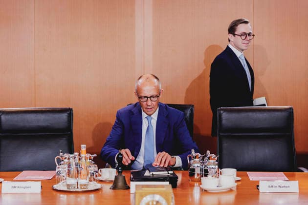 L R Friedrich Merz, CDU, Federal Chancellor, and Philipp Amthor, Minister of State for Federal-State Cooperation, photographed during a cabinet meeting at the Federal Chancellery in Berlin, September 30, 2026, Berlin, Germany Copyright: xFlorianxGaertnerx