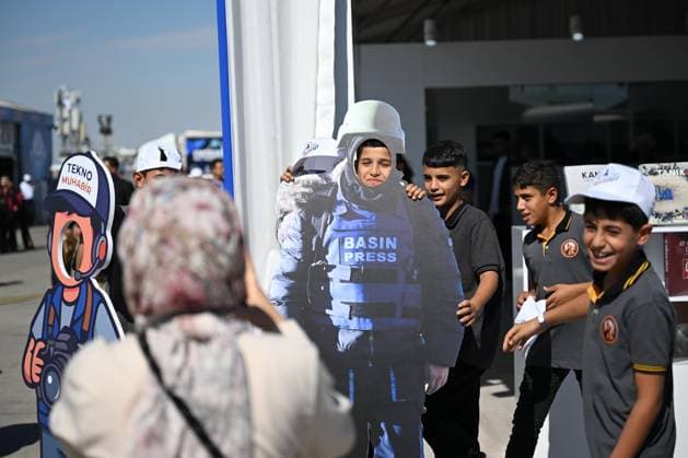 TEKNOFEST Southeast in Turkiye s Sanliurfa SANLIURFA, TURKIYE - SEPTEMBER 30 : TEKNOFEST Southeast, world s largest aviation, space, and technology festival opens its doors to visitors at the Sanliurfa GAP Airport for its 15th edition in Sanliurfa, Turkiye on September 30, 2026. Anadolu Agency, one of TEKNOFEST s global communication partners, offers visitors a simulated journalism experience at its stand. Harun Ozalp Anadolu Sanliurfa Turkey. Editorial use only. Please get in touch for any other usage.  Copyright: x2026xAnadoluxHarunxOzalpx
