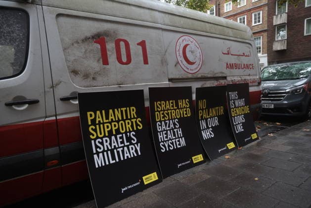 . 30 09 2026. London, United Kingdom. Amnesty International UK¯ Protest Palantir. A life-size Palestinian ambulance, riddled with bullet holes and partially blown apart, on the doorstep of Palantir s London headquarters, as campaigners call on the Government not to extend its NHS England contract with the controversial US technology company.  xMartynxWheatleyx xi-Imagesx IIM-27032-0001