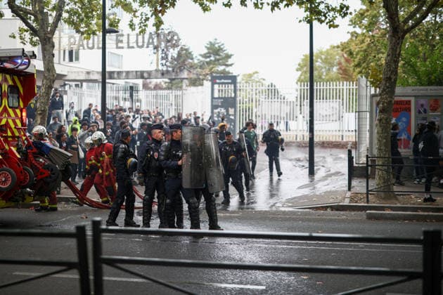 RECORD DATE NOT STATED Students Protest at Paul Eluard secondary school - Saint Denis Students pictured in front of Paul Eluard secondary school in Saint-Denis, North of Paris, on September 30, 2026 as they continue their protest to demand the hiring of substitute teachers, increased resources, and decent learning conditions. Photo by Raphael Lafargue ABACAPRESS.COM  Copyright: xLafarguexRaphael ABACAx