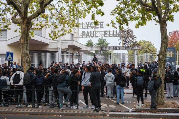 RECORD DATE NOT STATED Students Protest at Paul Eluard secondary school - Saint Denis Students pictured in front of Paul Eluard secondary school in Saint-Denis, North of Paris, on September 30, 2026 as they continue their protest to demand the hiring of substitute teachers, increased resources, and decent learning conditions. Photo by Raphael Lafargue ABACAPRESS.COM  Copyright: xLafarguexRaphael ABACAx