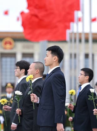(260930) -- BEIJING, Sept. 30, 2026 -- A ceremony to present flower baskets to fallen national heroes to mark Martyrs Day is held at Tian anmen Square in Beijing, capital of China, Sept. 30, 2026. ) CHINA-BEIJING-MARTYRS DAY-FLOWER BASKETS PRESENTING-CEREMONY (CN) YuexYuewei 