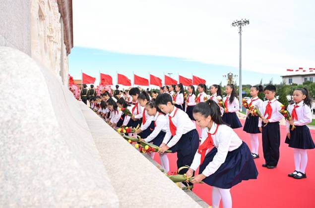 (260930) -- BEIJING, Sept. 30, 2026 -- A ceremony to present flower baskets to fallen national heroes to mark Martyrs Day is held at Tian anmen Square in Beijing, capital of China, Sept. 30, 2026. ) CHINA-BEIJING-MARTYRS DAY-FLOWER BASKETS PRESENTING-CEREMONY (CN) YuexYuewei 