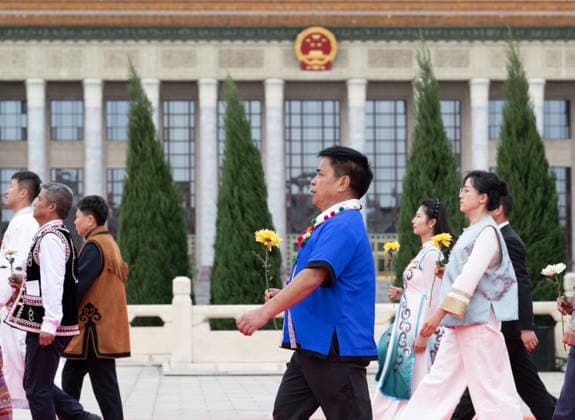 (260930) -- BEIJING, Sept. 30, 2026 -- A ceremony to present flower baskets to fallen national heroes to mark Martyrs Day is held at Tian anmen Square in Beijing, capital of China, Sept. 30, 2026. ) CHINA-BEIJING-MARTYRS DAY-FLOWER BASKETS PRESENTING-CEREMONY (CN) ShenxHong 