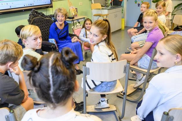 Apeldoorn, The Netherlands, 2026-09-30 08:58:27 APELDOORN , 30-09-2026, KBS Hertog van Gelre Princess Margriet reads aloud during Children s Book Week at KBS Hertog van Gelre in Apeldoorn. After the opening of Children s Book Week, Princess Margriet reads to the pupils of group 6B. The theme of Children s Book Week is Spotlight on! . KBS Hertog van Gelre has approximately 370 pupils, divided into 16 groups. PHOTO: NLBeeld Patrick van Emst Credit: NL Beeld Patrick van Emst  Copyright: xx x